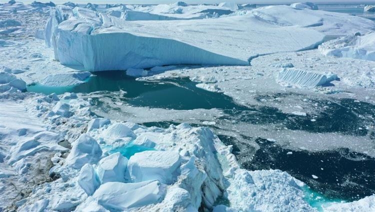 سرعت الأخبار ذوبان الجليد في القطب الشمالي
