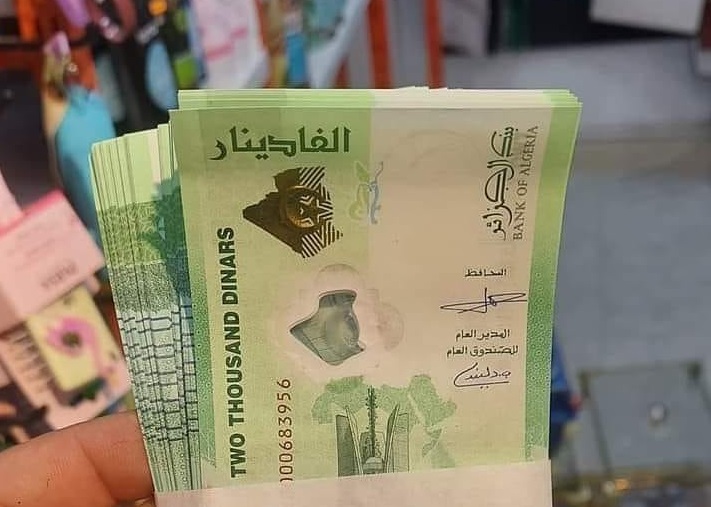 Un billet de deux mille dinars vu par les calligraphes algériens