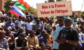 بوركينا فاسو تطرد دبلوماسيين فرنسيين