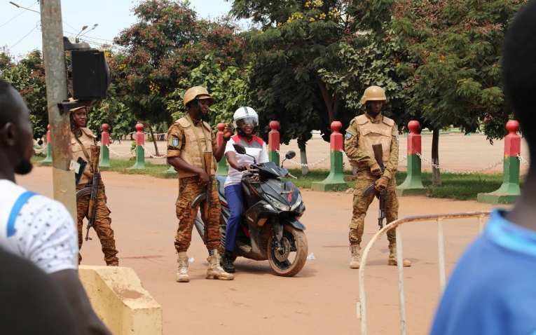"إيكواس" تدين الانقلاب في بوركينا فاسو