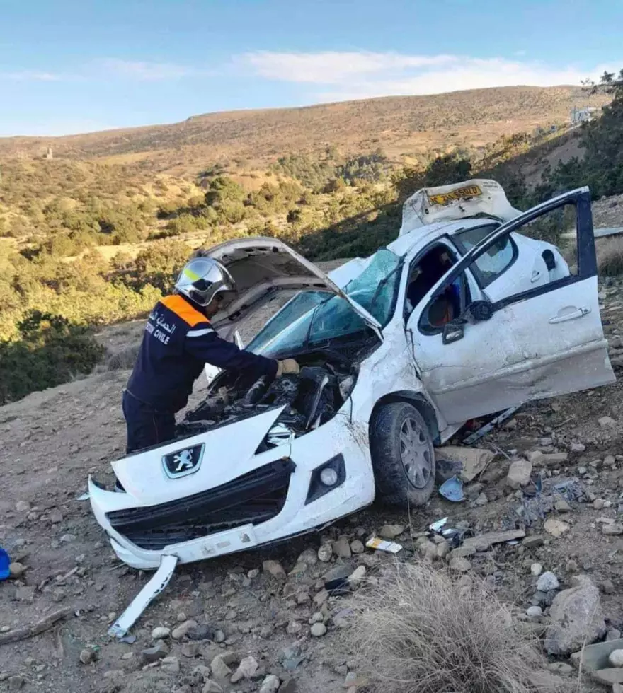 برج بوعريريج 11 جريحا في اصطدام سيارة بحافلة الخبر 1509